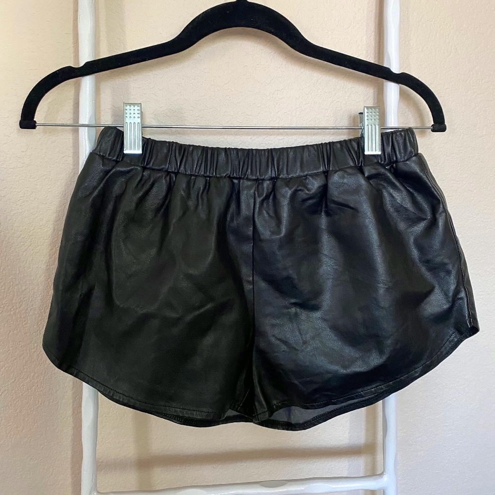 Black Faux Leather Shorts S - Picture 2 of 3